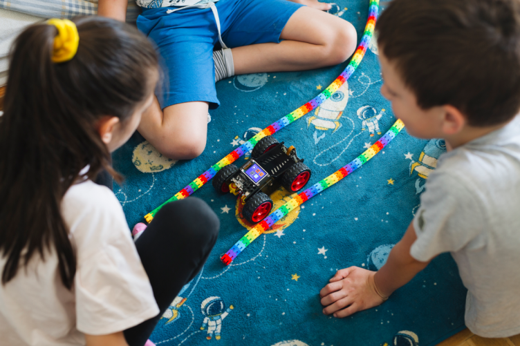 MASTER BOSS LLC | Hands on, screens off: Top tips to reduce screen time for your kids